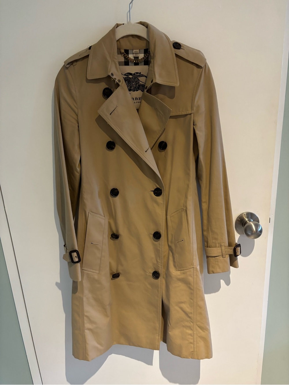 Burberry Kensington Trench Coat, size 2, slim fit.